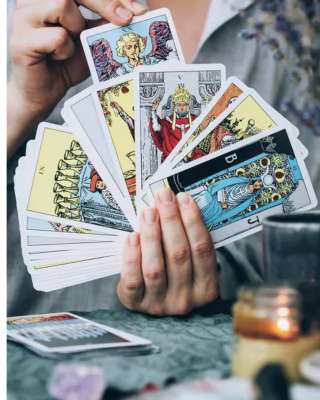 Ясновидящая таролог экстрасенс