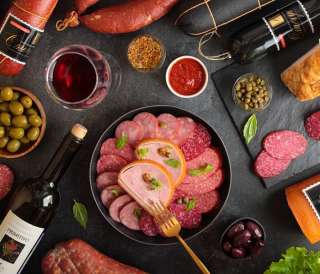 Колбасы и деликатесы