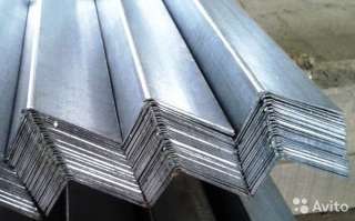 Уголок стальной равнополочный