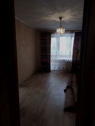 Двухкомнатную квартиру с косметическим ремонтом, с мебелью и новой бытовой техникой