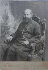 Старинная кабинетная фотография - портрет соборного протоиерея. Россия, Симферополь, 1890-е гг.