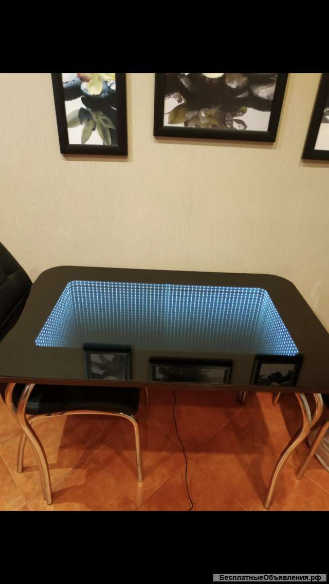 Стеклянный стол, 2 стула кровать с тумбами, диван, стенка