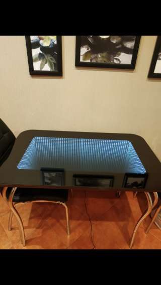 Стеклянный стол, 2 стула кровать с тумбами, диван, стенка