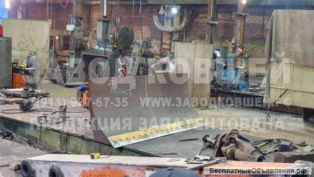 Мощный поворотный отвал на экскаватор