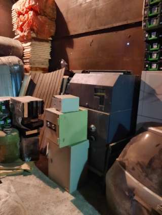 3 сейфа и встраиваемый банкомат