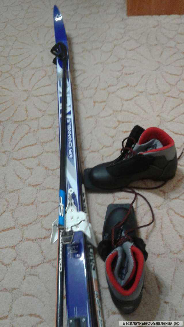 Отличные беговые пластиковые лыжи