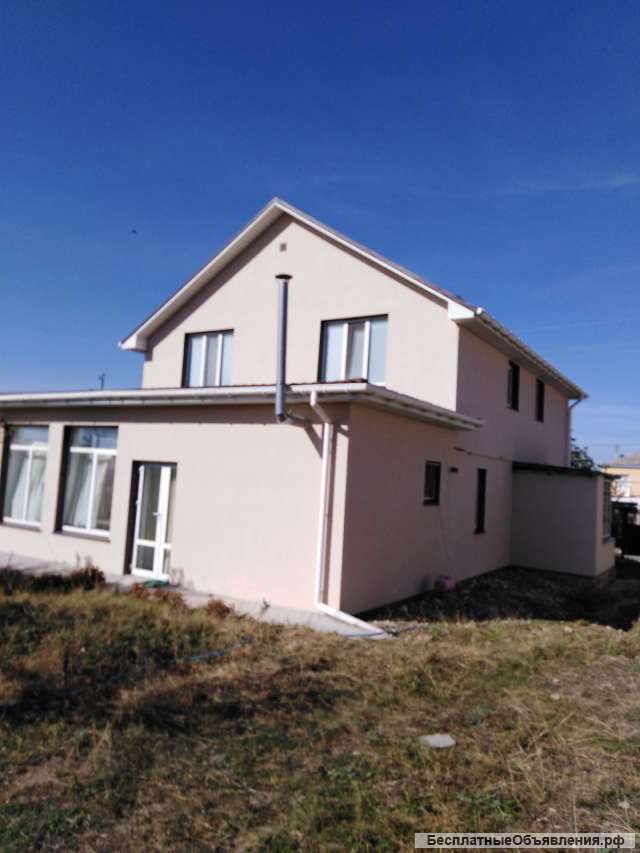 Новый уютный трехэтажный дом, со всеми удобствами для семьи с детьми