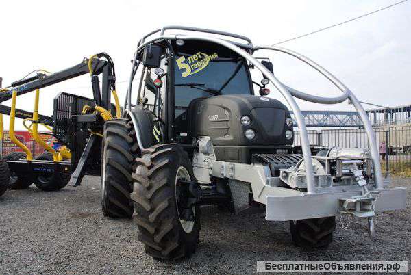 Трактор и прицеп с манипулятором ONIAR для перевозки леса