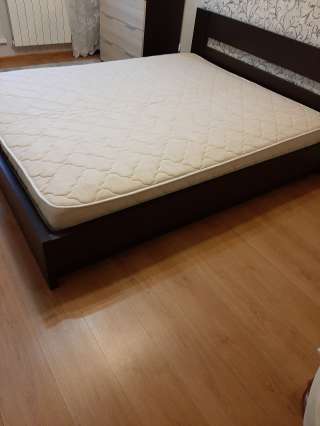 Кровать с подъемным механизмом