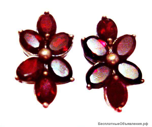 Серебряные серьги и перстень/кольцо с гранатами