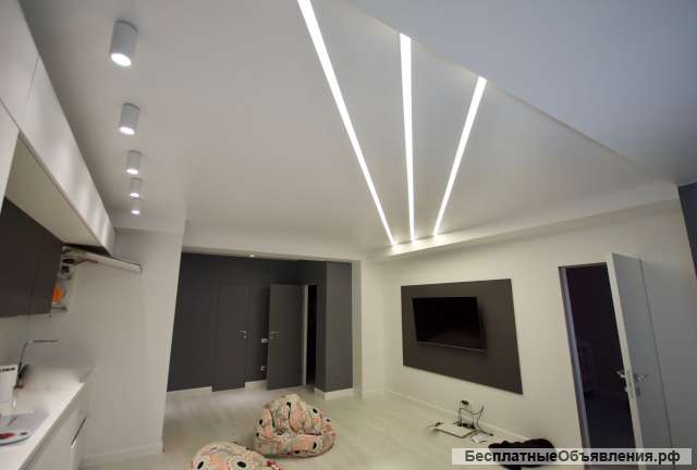 Натяжные потолки в гостиную