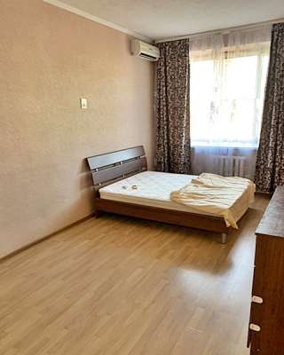Сдаю 1к.кв. Комарова Бульвар 14/16кирп. 46м. ремонт