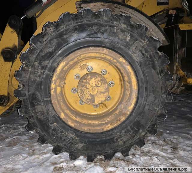 Колесный диск б/у на экскаватор-погрузчик Caterpillar