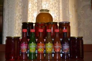 Грецкие орехи, фундук, инжировое варенье, аджика и пр