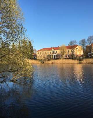 Сдается 2-х этажный кирпичный дом площадью 200 м2, Москва, с. Остафьево, Варшавское ш. 8 км. от МКАД