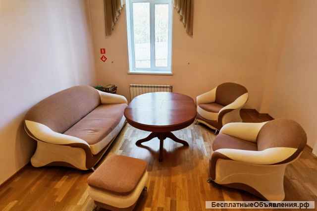 Сдаю посуточно шикарный особняк с банкетным залом рядом с озером в Токсово