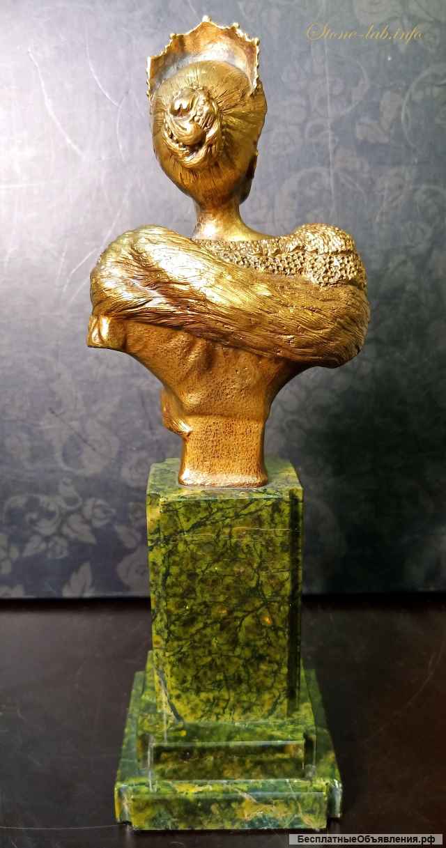 Бюст Александра Федоровна на камне