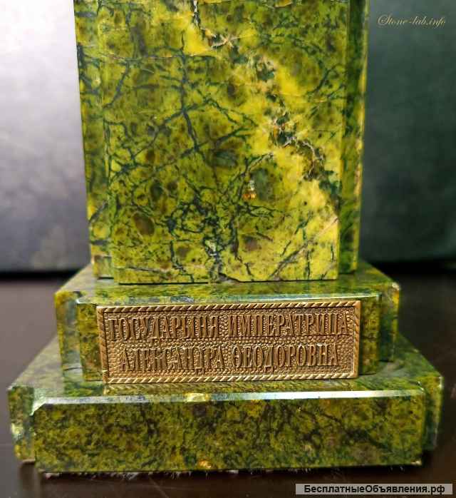 Бюст Александра Федоровна на камне