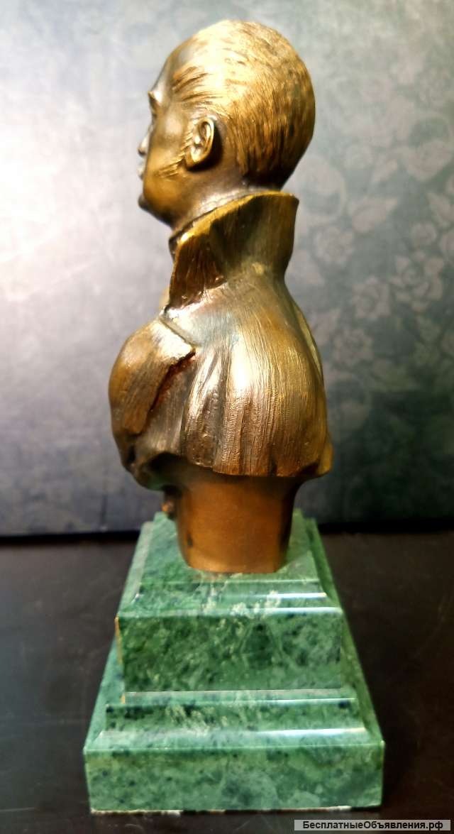 Бюст Николай I на камне