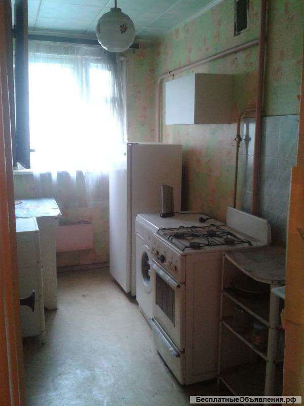 Комната 15,2 кв м, в трехкомнатной квартире