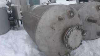 Емкости нержавеющие, объем — 2,6 куб.м., вертикальные, толстостенные