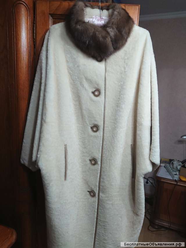 Женское меховое пальто