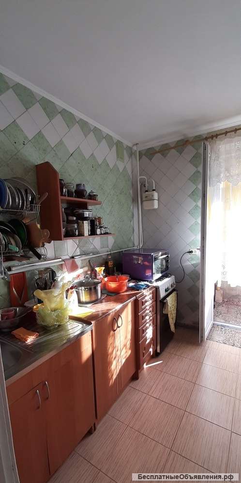 Просторную трехкомнатную квартиру в пригороде города Феодосии, поселке Приморский