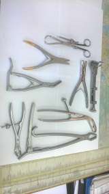 Ножницы и медицинские инструменты, одноразовая одежда