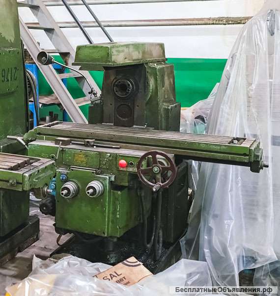 Горизонтально-фрезерный станок 6Р82