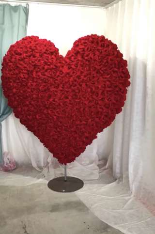 Сердце огромное из роз декор свадебный Искусственные