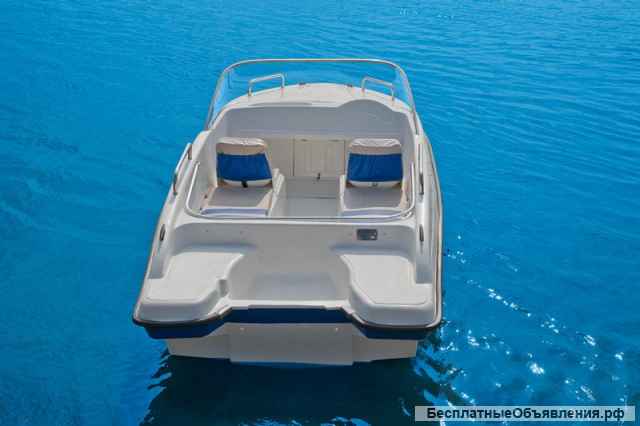 Лодку (катер) Wyatboat-3 с рундуками