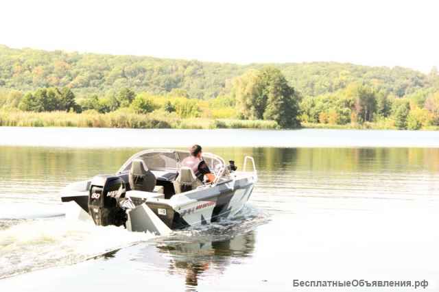 Лодку (катер) Quintrex 440 Explorer