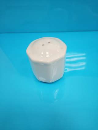 Перечница, пр-во Чехия, фарфор