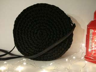 Вязаная круглая сумочка ручной работы
