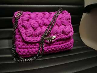 Яркая сумочка с готическими деталями ручной работы