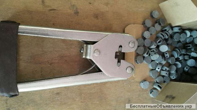 Пломбиратор с пломбами