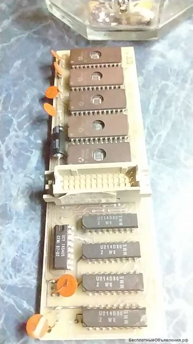 Плата с деталями