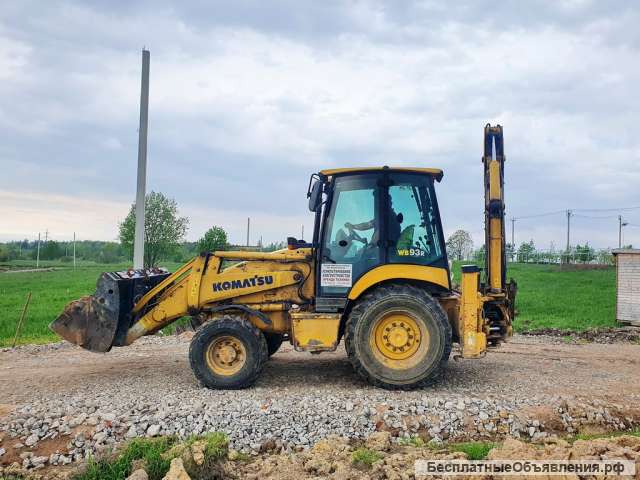 KOMATSU WB93R-5 б/у экскаватор-погрузчик 2011 года