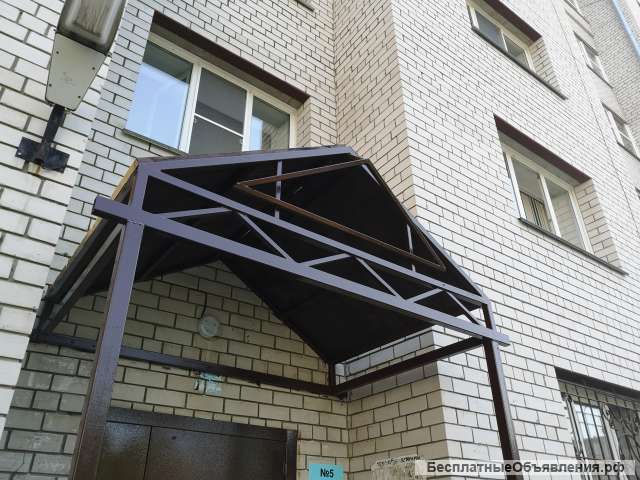 Устройство козырьков над подъездами, балконами верхних этажей