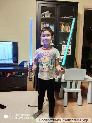 Световой меч со звуками дуэли