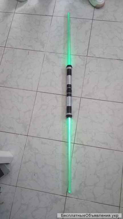 Световой меч со звуками дуэли