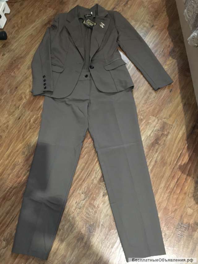 Брючный костюм