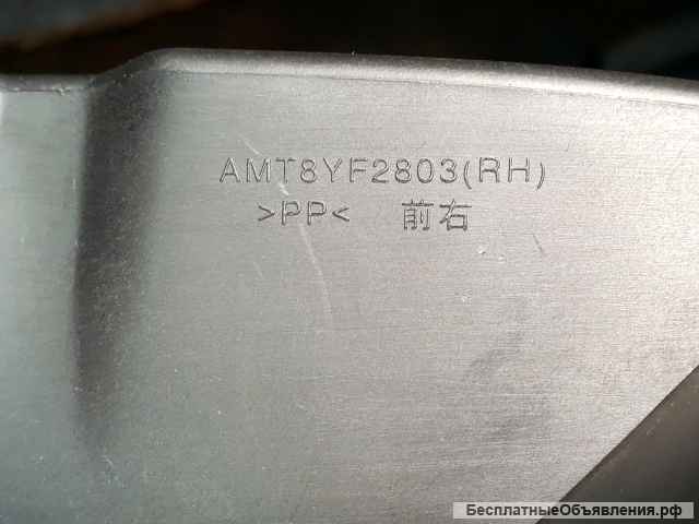 Брызговик передний правый Mitsubishi Pajero Sport