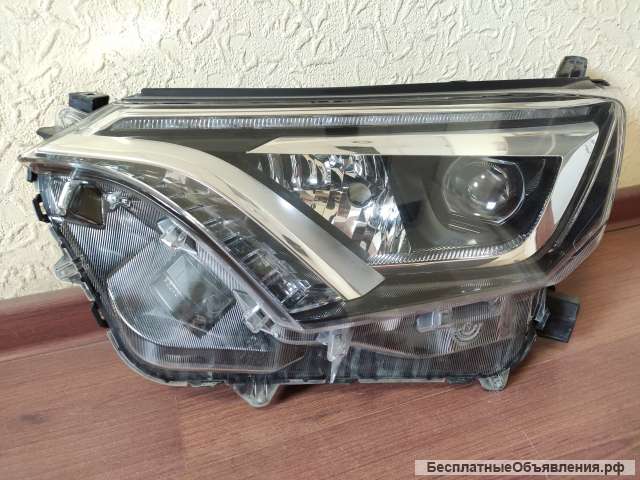 Фара левая Тойота Rav-4 рестайлинг LED