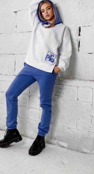 Женский спортивный костюм