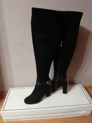 Сапоги ботфорты р. 38 черн. под замшу с золотом новые