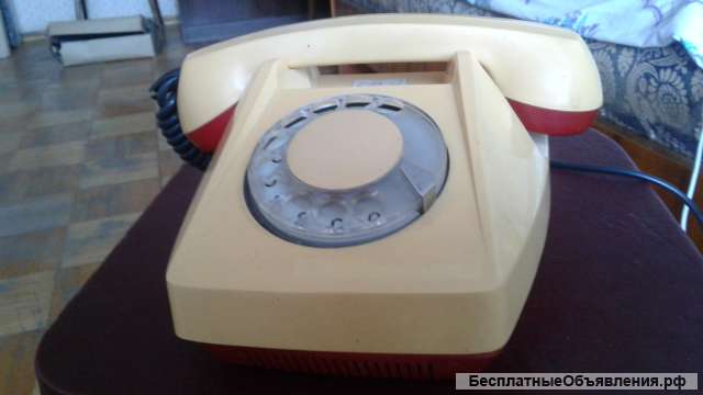 Телефон 1982 года