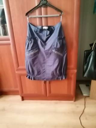 Нарядная юбка для молодой стройной женщины