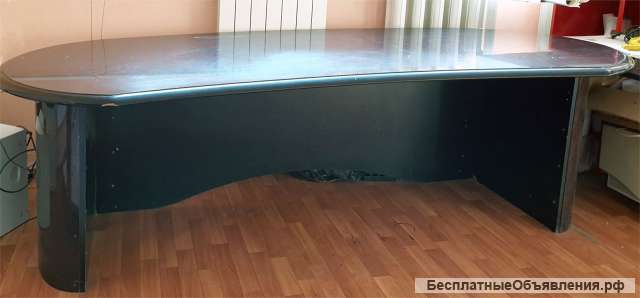 Стол и две тумбы в стиле «Ретро»