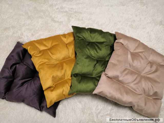 Лежанки и матрасики для кошек и собак